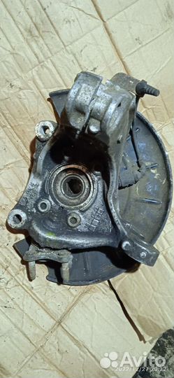 Поворотный кулак правый Passat b6