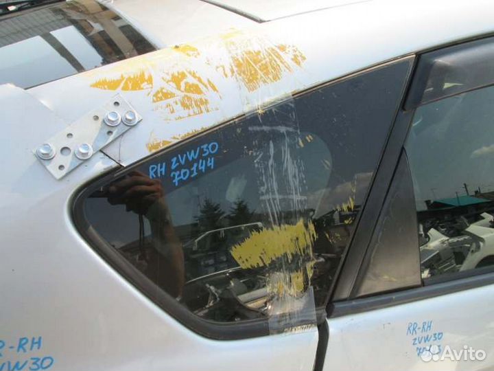 Стекло собачника правое Toyota Prius ZVW30 2ZR-FXE