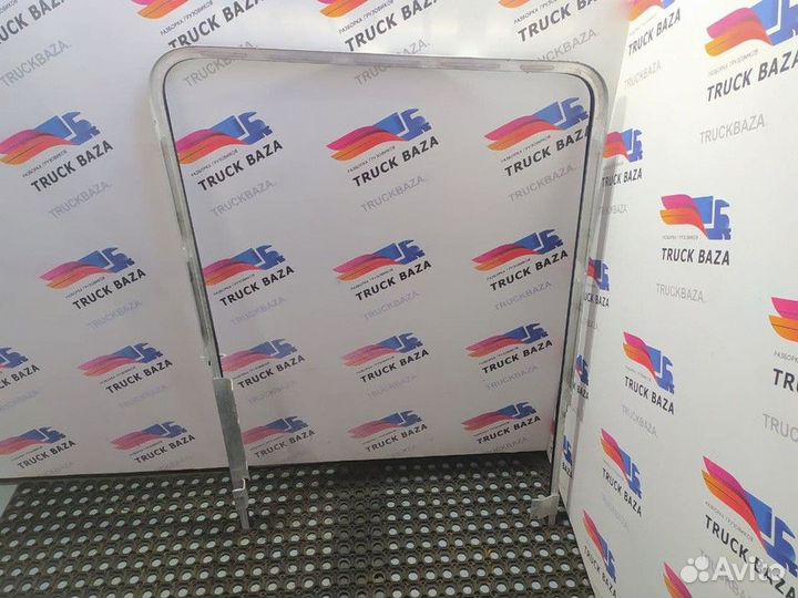 Направляющая правой двери