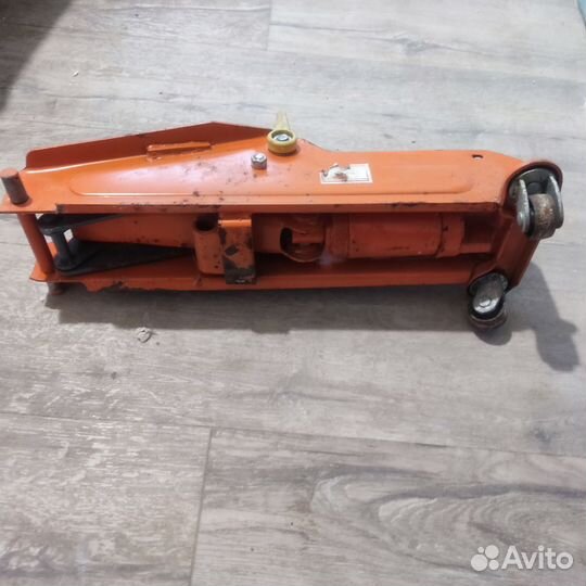 Домкрат подкатной 3 тонны бу