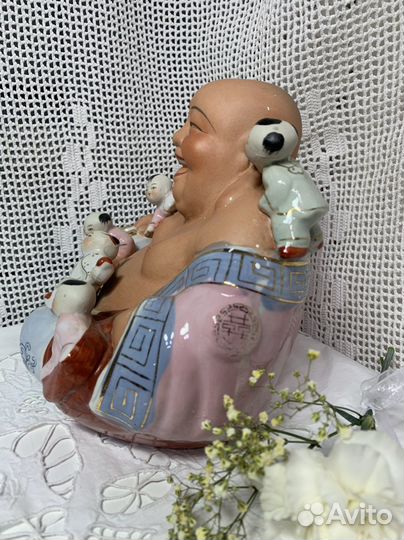 Фарфоровая статуэтка 