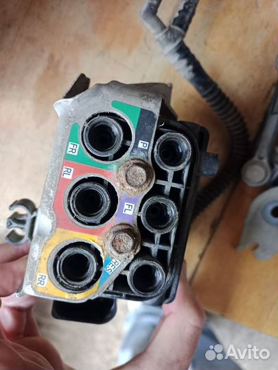 Блок клапанов Audi Q7 4L BAR