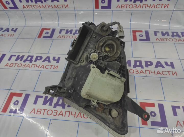 Фара правая Toyota Avensis (T250) 8113005194. Дефект