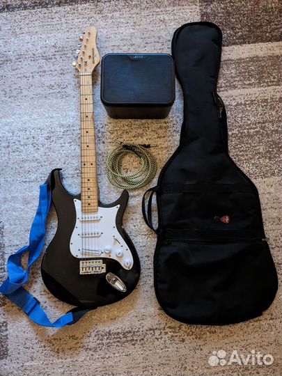 Электро гитара с комбиком Behringer весь комплект
