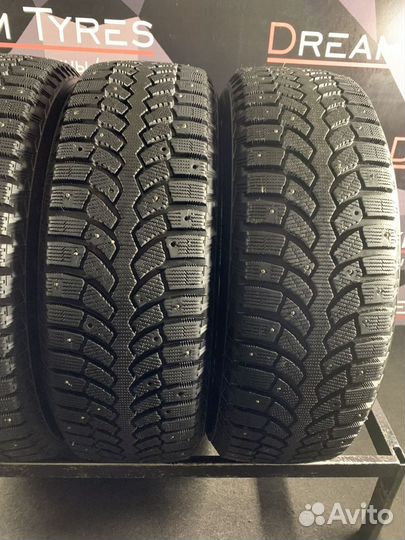 Bridgestone Blizzak Spike-01 235/65 R17