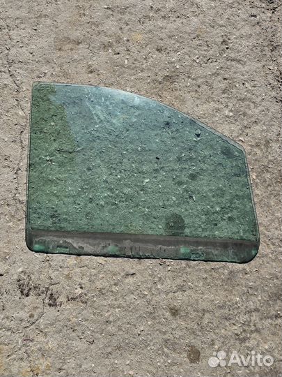 Стекло двери Mercedes-Benz Vito W639