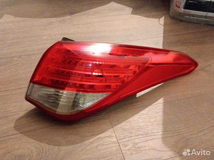 Фонарь правый hyundai i40 sedan