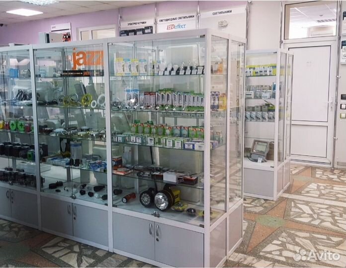 Витрины для магазина автозапчастей,хозтоваров и др