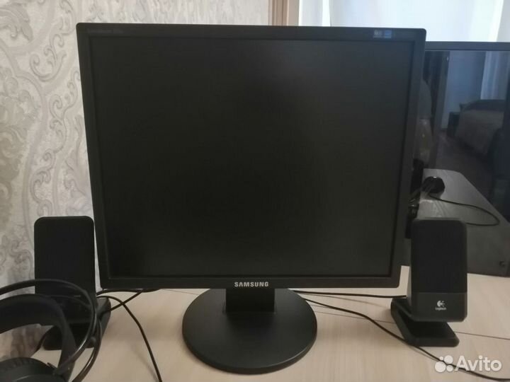 Монитор Samsung Syncmaster 943n 19