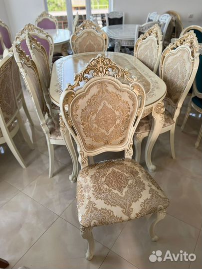 Кухонный стол и стулья