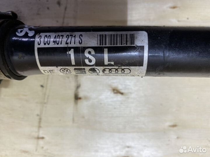 Приводной вал левый Passat B6 2,0 дизель МКПП P56