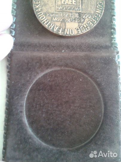 Настольная медаль