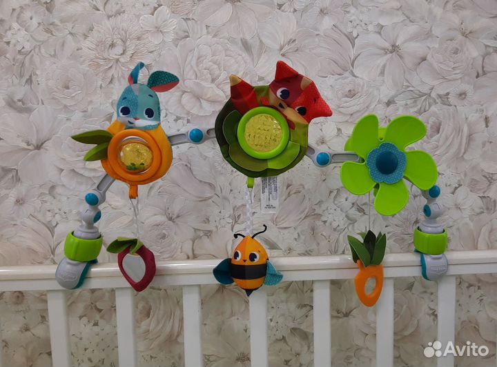 Детская кроватка с маятником белая