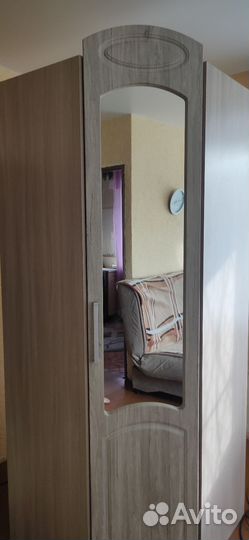 Угловой шкаф с зеркалом