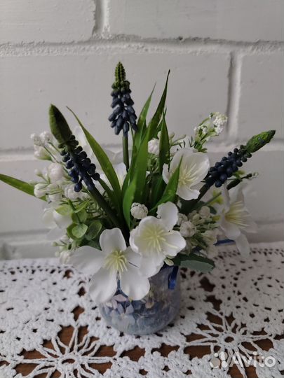 Весенняя композиция в горшочке