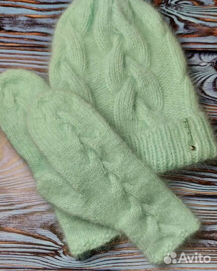 Комплект шапка и варежки