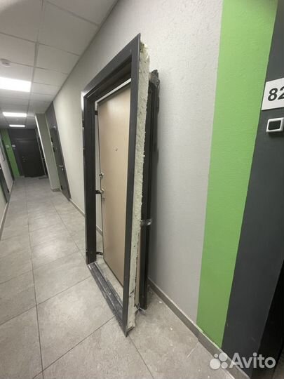 Дверь входная металлическая от застройщика