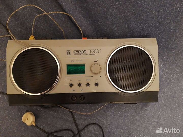 Радиоприемник СССР трехпрограмный.В отличном техни