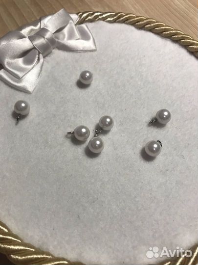 Пуговицы на ножке