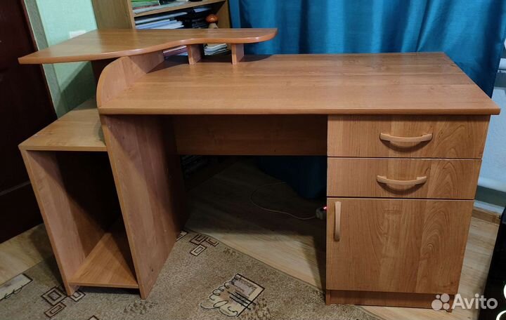 Компьютерный (письменный) стол
