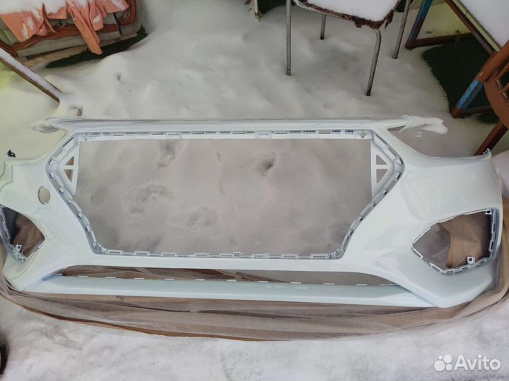 Бампер передний Hyundai Solaris 2017 цвет белый