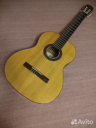 Гитара Flight (ель/красное дерево) обмен