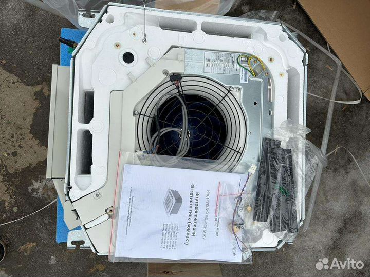 Внутренний блок кондиционера кассетного типа