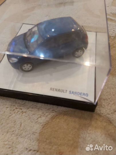 Игрушка renault sandero