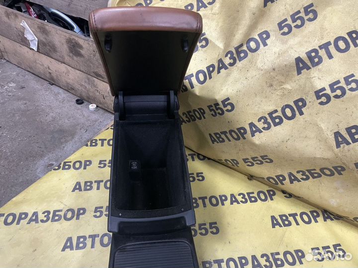 Консоль центральная VW Passat CC