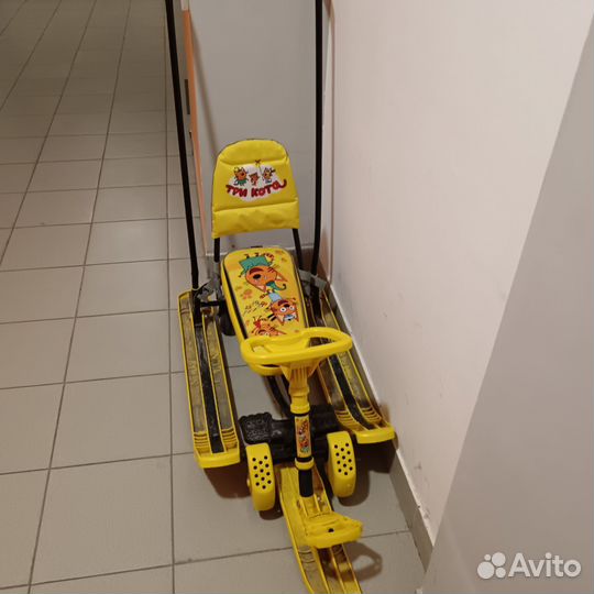 Детский снегокат с колесами