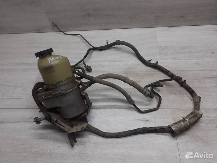 Насос гидроусилителя Opel Astra H/Zafira B TRW