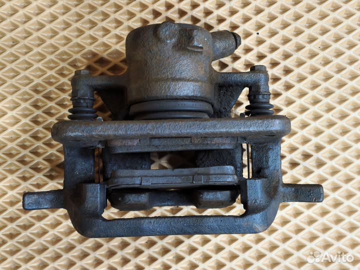 Суппорт тормозной передний правый Peugeot 407