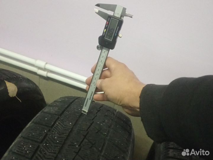 Bridgestone Blizzak VRX 225/60 R17