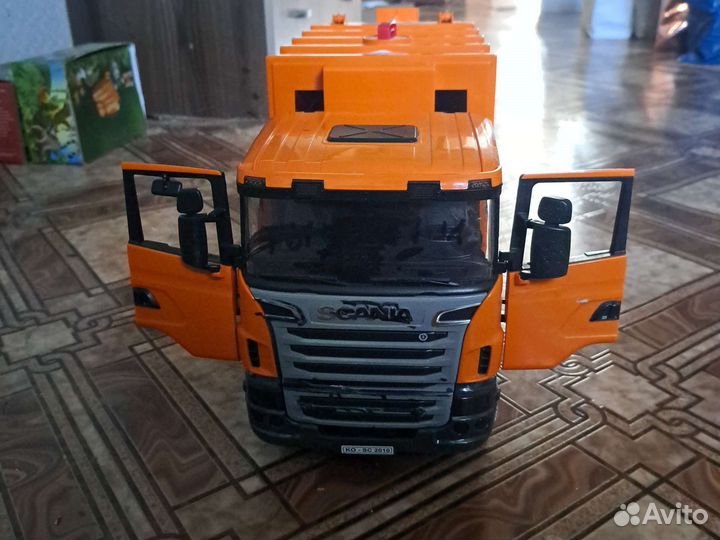 Мусоровоз игрушка