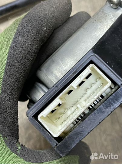 Электропривод крышки багажника Toyota LC 200