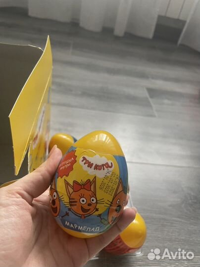 Яйцо три кота