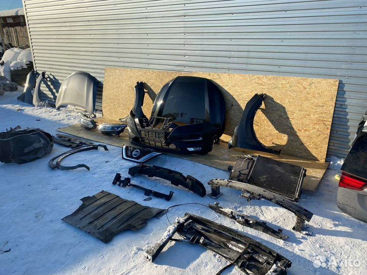 Передняя часть автомобиля Nissan Qashqai j11