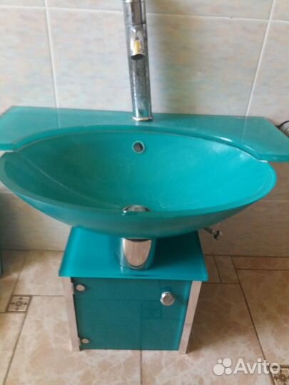 Раковина в ванную с тумбой бу,и зеркало