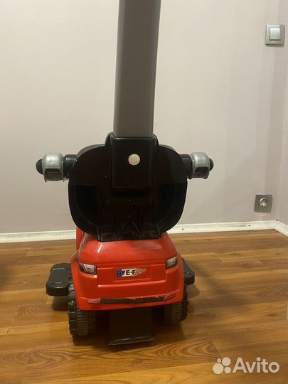 Машинка каталка с ручкой