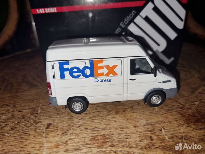 Iveco Turbo Daily FedEx 1:43