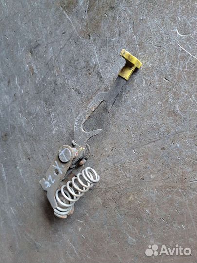 Замок капота на Ягуар x-type