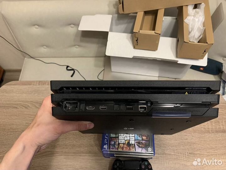 Sony Playstation 4 Pro 1000гб 2 геймпада