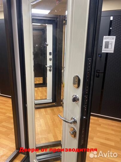 Дверь входная зеркало