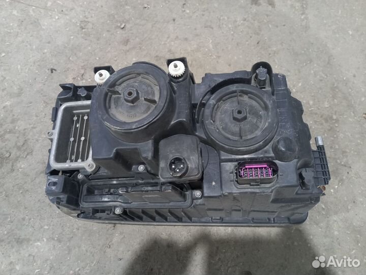 Фара передняя левая галогеновая Камаз 65801-Т5