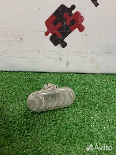 Поворотник повторитель Renault symbol clio 2