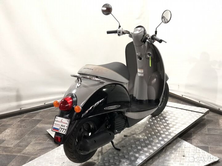 Скутер Honda Crea Scoopy