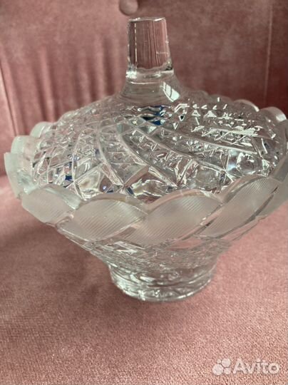 Хрустальная конфетница с крышкой