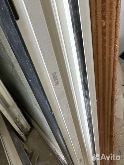 Дверь пластиковая и оконный блок Rehau