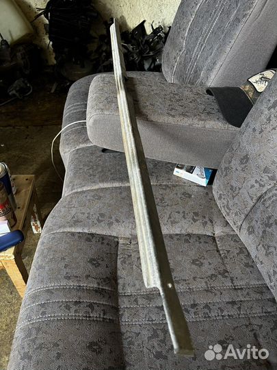 Волга 3102 Накладка крепления обивки багажника