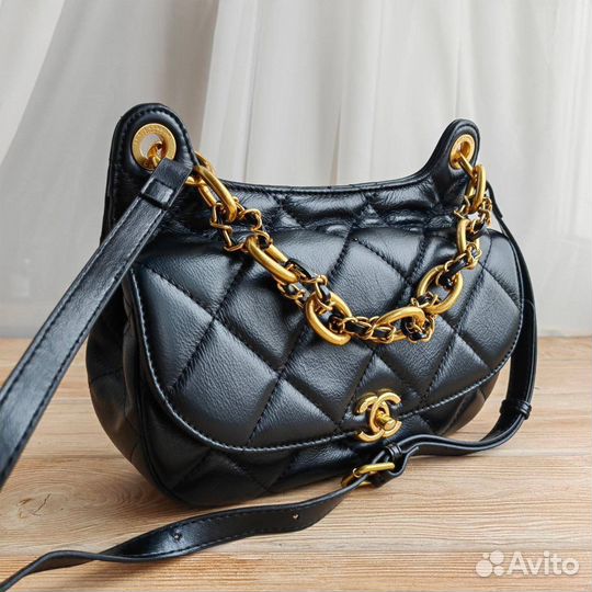 Сумка Chanel с декоративной цепочкой